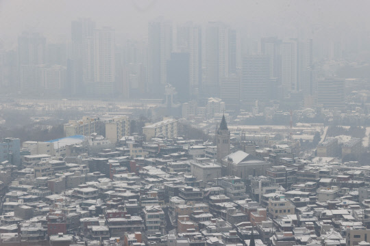 21일 서울 남산에서 본 아파트. 연합뉴스.